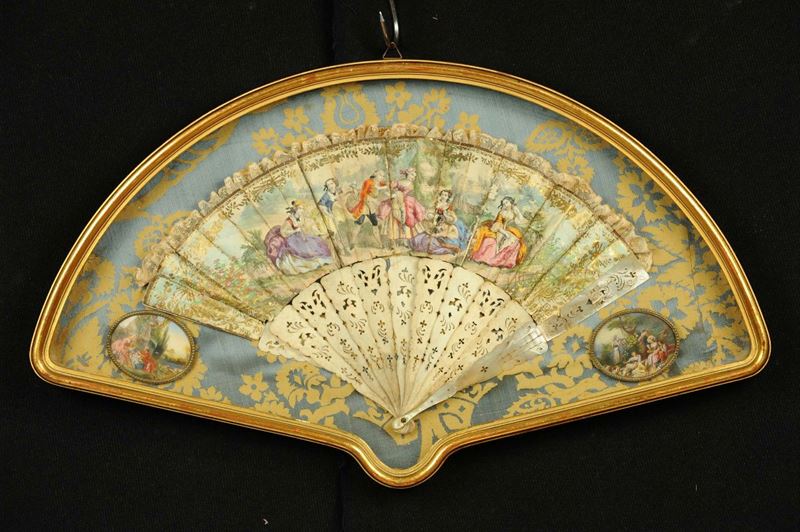 Ventaglio in osso e madreperla con scena di caccia, XIX secolo  - Auction Antiquariato e Dipinti Antichi - Cambi Casa d'Aste