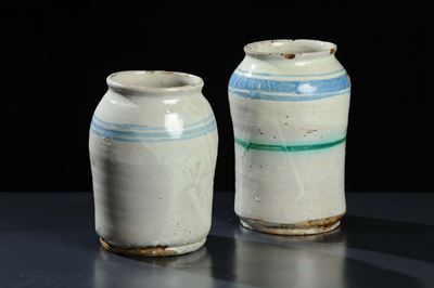 Due Albarelli Differenti in Maiolica