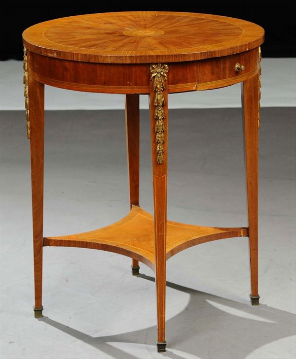 Tavolino circolare, XIX secolo