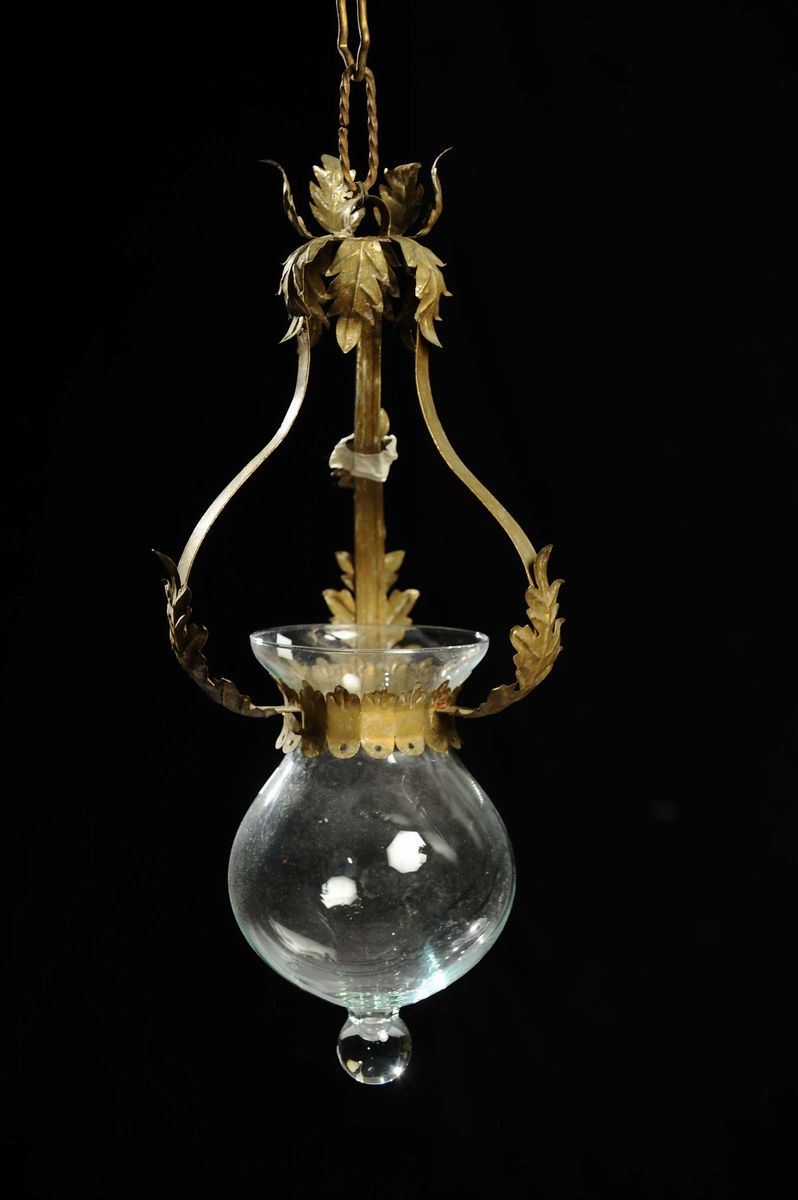 Lume con boccia in vetro e struttura in metallo  - Auction Antiquariato e Dipinti Antichi - Cambi Casa d'Aste