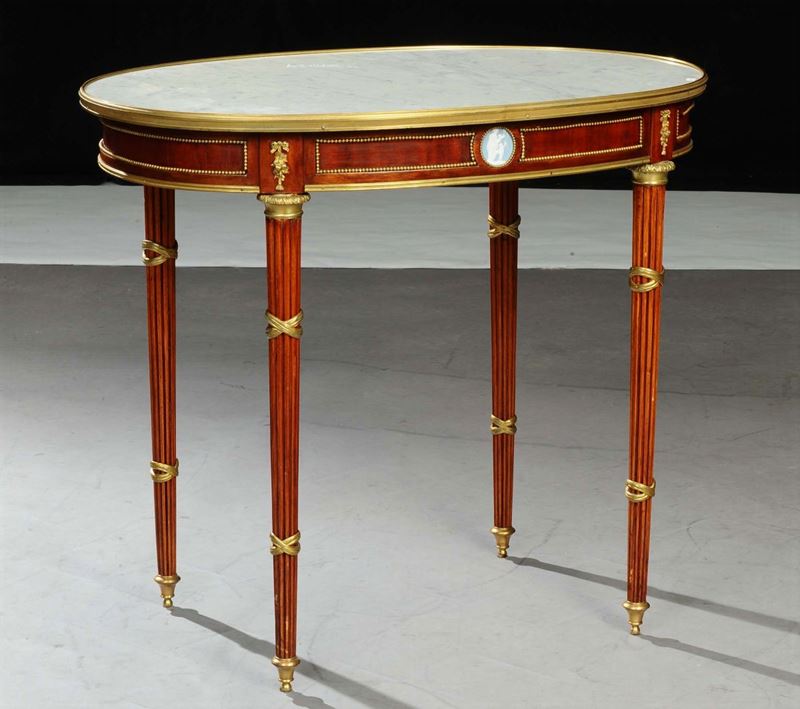 Tavolino ovale, Francia XIX secolo  - Asta Antiquariato e Dipinti Antichi - Cambi Casa d'Aste