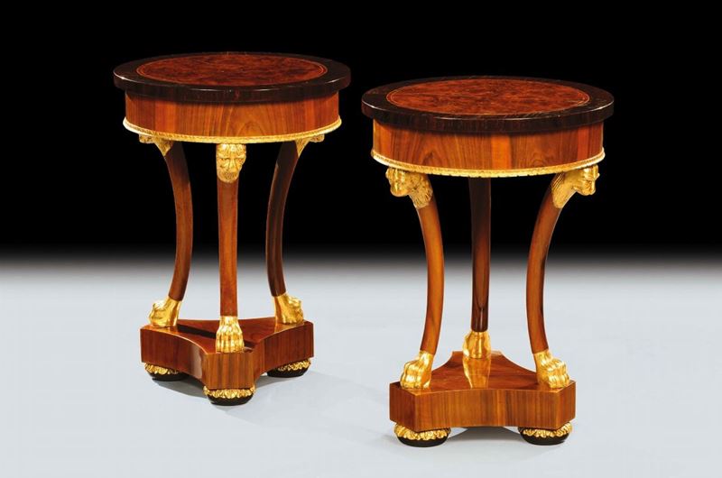 Coppia di tavolini Impero con piano lastronato in radica e piuma di mogano, XIX secolo  - Asta Antiquariato e Dipinti Antichi - Cambi Casa d'Aste