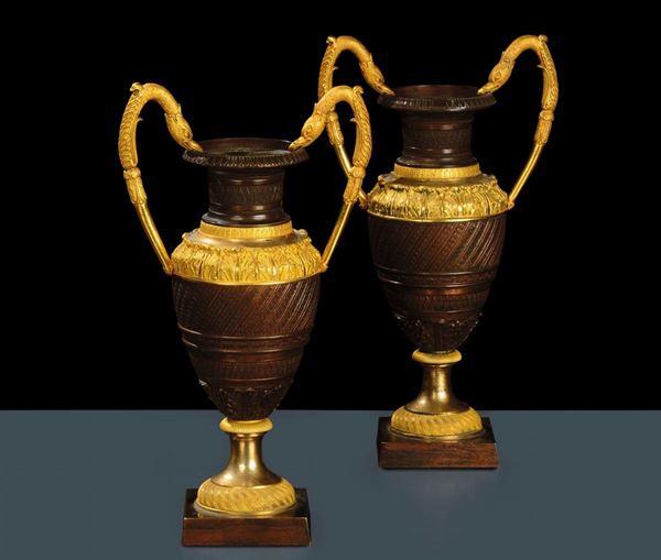 Coppia vasi Impero in bronzo brunito e dorato, XIX secolo