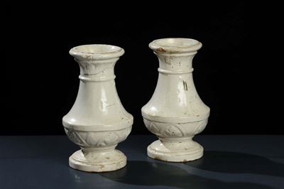 Coppia Vasi in Terracotta Maiolicata Bianca, XVIII Secolo