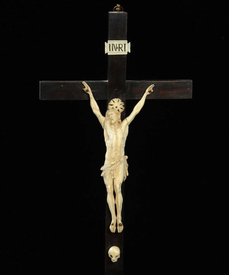 Piccolo Cristo in avorio, XIX secolo  - Asta Antiquariato e Dipinti Antichi - Cambi Casa d'Aste