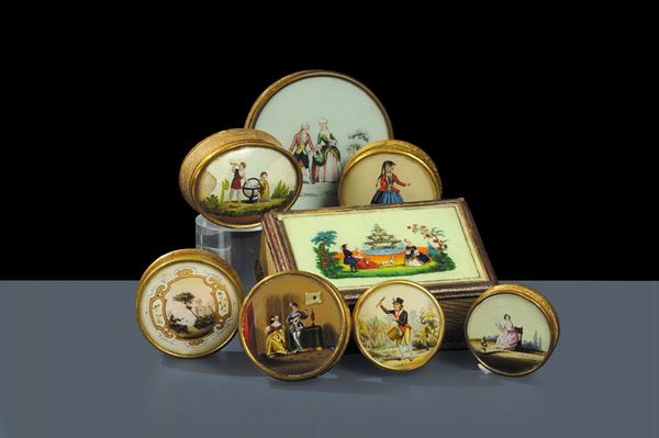 Lotto di otto scatole con dipinti sottovetro di dimensioni diverse, XIX secolo