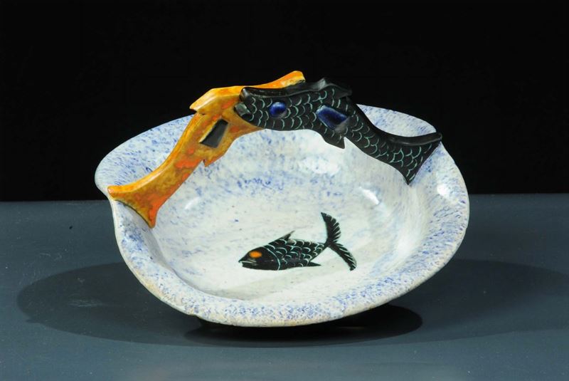 La Casa dell'Arte - Albisola Centrotavola ovale con manico a forma di pesci geometrizzati  - Auction OnLine Auction 12-2011 - Cambi Casa d'Aste