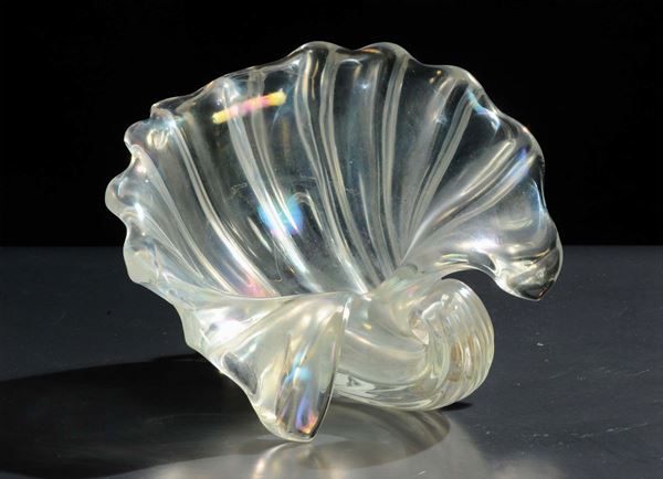 Seguso MuranoConchiglia stilizzata in vetro incolore iridato.