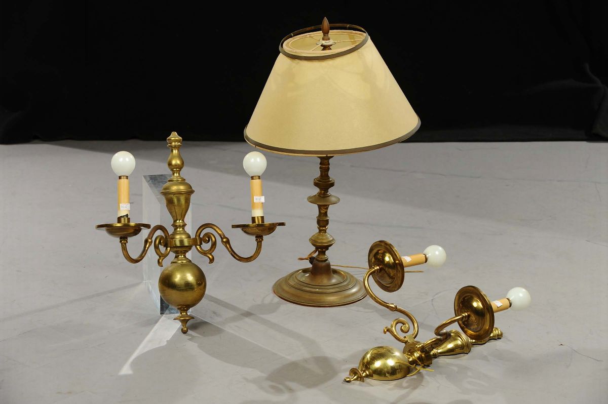 Lampadario Tipo Fiammingo e Due Appliques