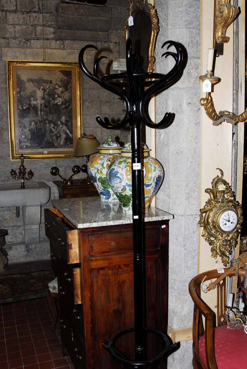 Attaccapanni da Terra Tipo Thonet e Coppia di Tavolini da Salotto