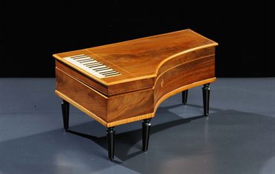Pianoforte in Miniatura con Carillon, Metˆ XIX Secolo