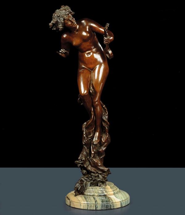 Scultura in bronzo raffigurante figura femminile