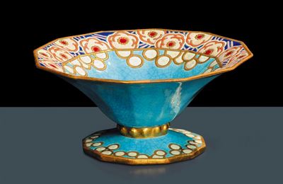 Manifattura di Longwy - Franciaalzata in Ceramica con Bordo Poligonale,