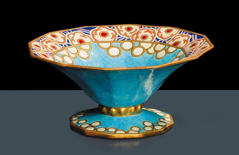 Manifattura di Longwy - FranciaAlzata in ceramica con bordo poligonale,  - Auction Arti Decorative del XX secolo e Design - Cambi Casa d'Aste