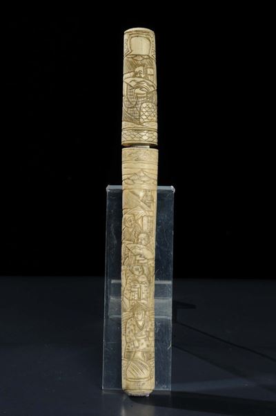 Pugnale con Custodia in Avorio Scolpito con Personaggi Orientali, XIX Secolo