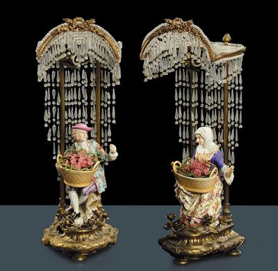 Coppia di Lumi in Bronzo con Statuine in Porcellana, XIX Secolo