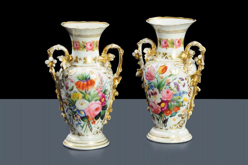 Coppia di vasi biansati in porcellana, Francia XIX secolo  - Asta Antiquariato e Dipinti Antichi - Cambi Casa d'Aste