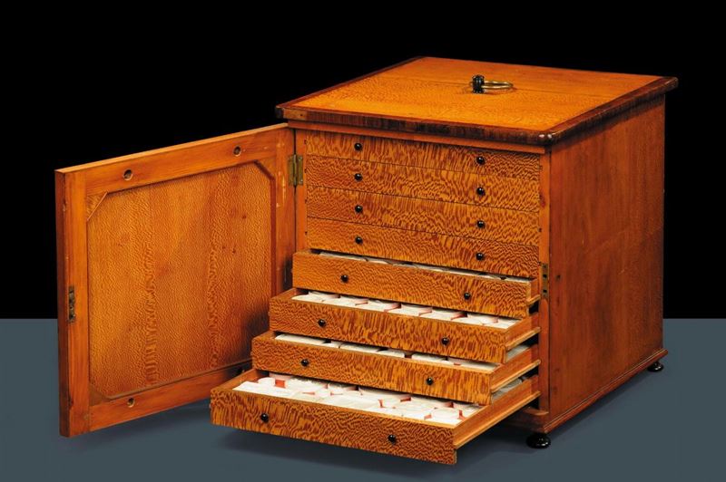 Cofanetto in radica con numerosi calchi in gesso, XIX secolo  - Asta Antiquariato e Dipinti Antichi - Cambi Casa d'Aste