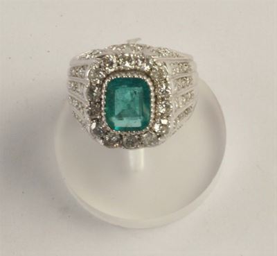 Anello con Smeraldo e Diamanti