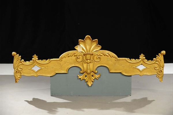 Due mantovane in legno intagliato e dorato, XIX-XX secolo