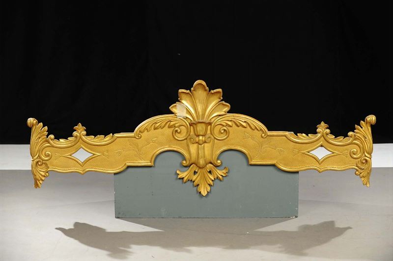 Due mantovane in legno intagliato e dorato, XIX-XX secolo  - Asta Antiquariato e Dipinti Antichi - Cambi Casa d'Aste