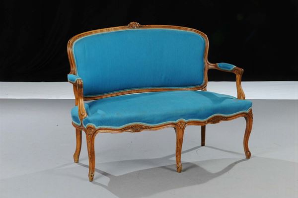 Divanetto in noce in stile barocchetto