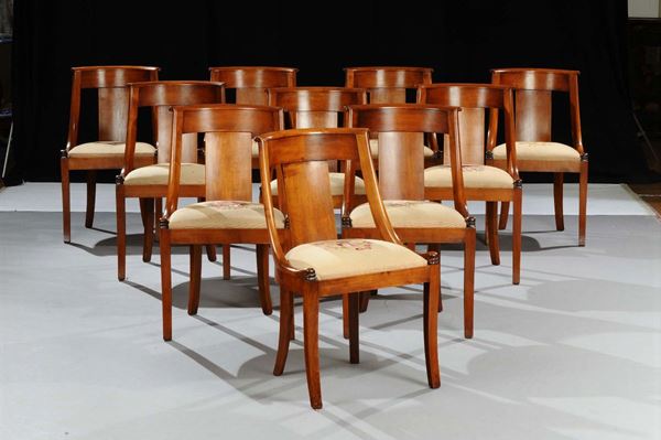 Dieci sedie in legno con braccioli a delfino, XIX secolo