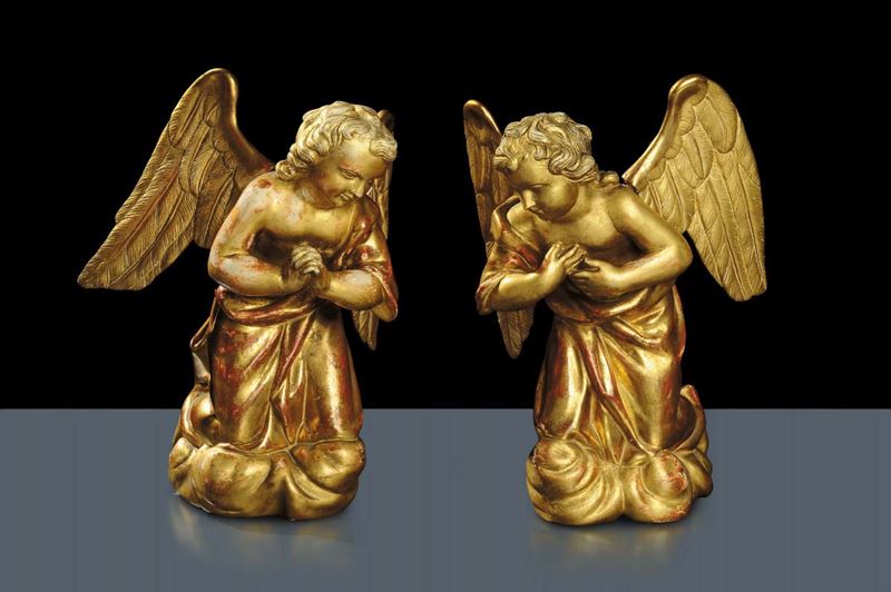 Coppia di sculture dorate in legno raffiguranti angeli inginocchiati, XVIII secolo  - Asta Antiquariato e Dipinti Antichi - Cambi Casa d'Aste