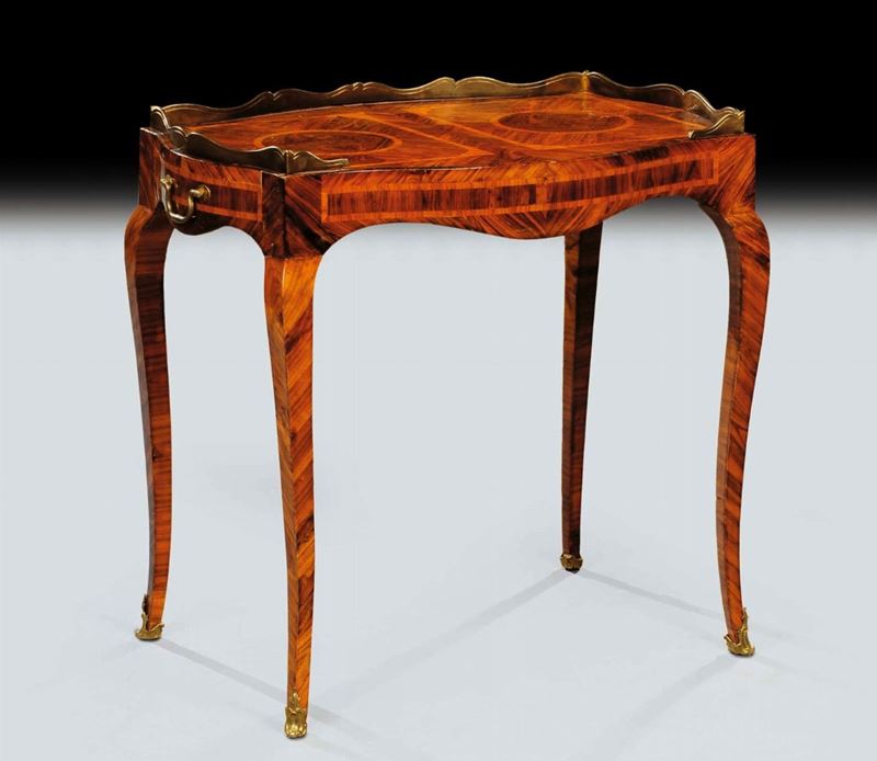 Tavolino a vassoio Luigi XV lastronato e filettato, Sicilia XVIII secolo  - Asta Antiquariato e Dipinti Antichi - Cambi Casa d'Aste