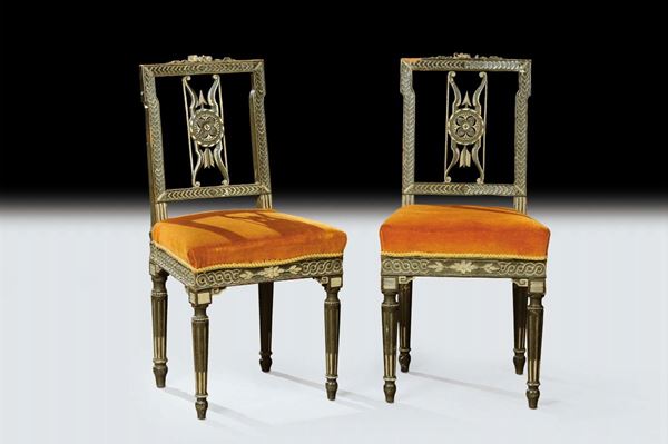 Coppia di sedie Luigi XVI intagliate e laccate, fine XVIII secolo