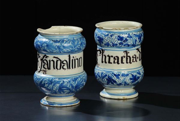 Coppia di albarelli in maiolica, Veneto XVIII secolo