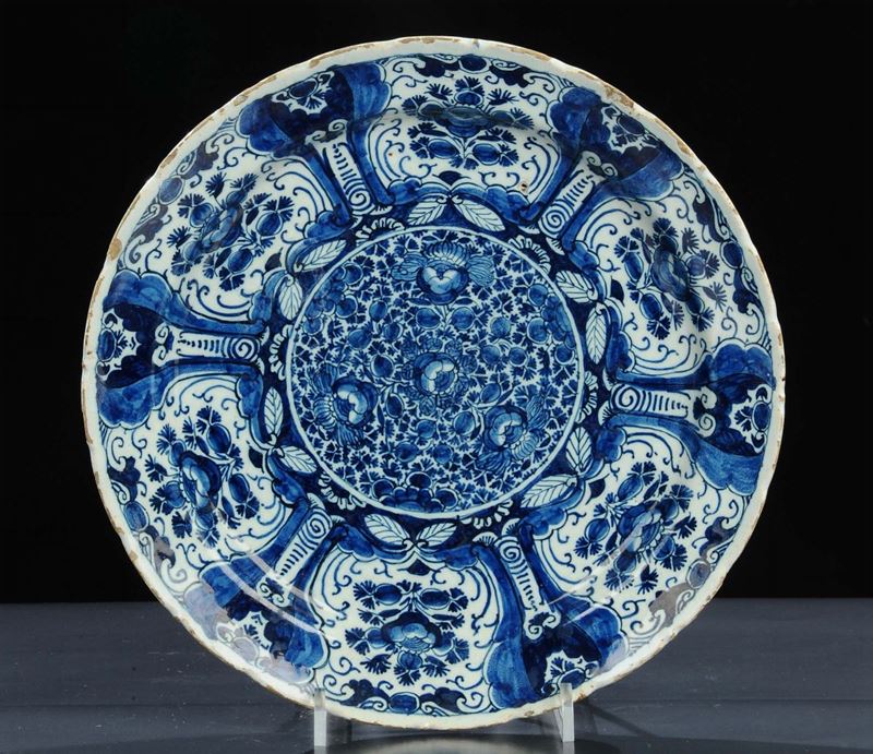 Piatto in maiolica Delft, XVIII secolo  - Auction Antiquariato e Dipinti Antichi - Cambi Casa d'Aste