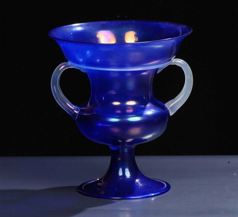 Manifattura MuraneseVaso in vetro soffiato blu  - Asta Arti Decorative del XX secolo e Design - Cambi Casa d'Aste