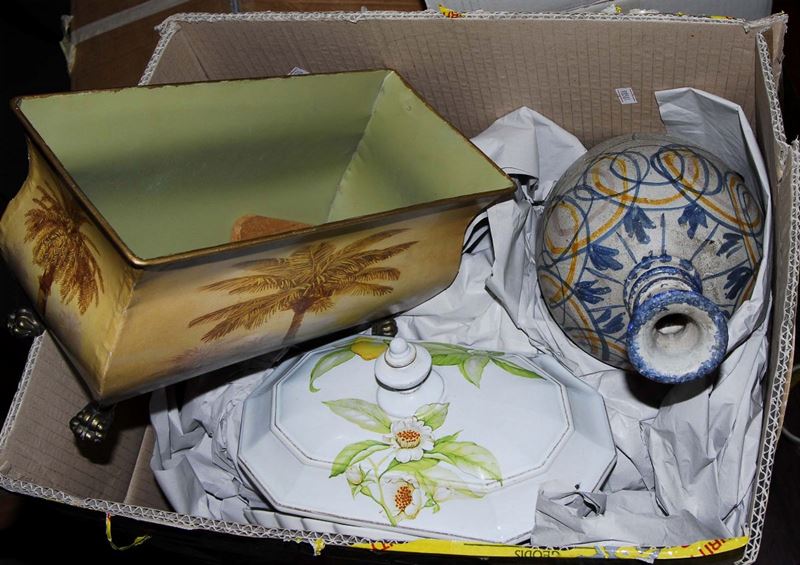 Lotto di oggetti in ceramica, vetro e altri materiali  - Asta Antiquariato e Dipinti Antichi - Cambi Casa d'Aste
