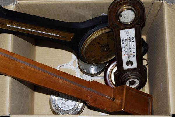 Lotto di cinque barometri e due termometri
