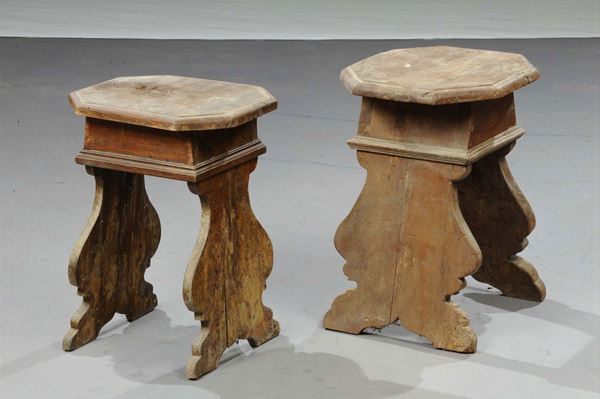 Due sgabelli  in noce, Firenze XIX secolo