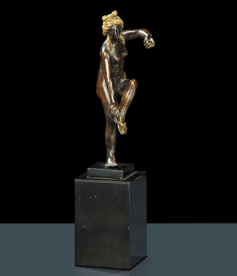 Scultura in bronzo raffigurante Venere al bagno, Padova prima metˆ XVI secolo  - Asta Antiquariato e Dipinti Antichi - Cambi Casa d'Aste