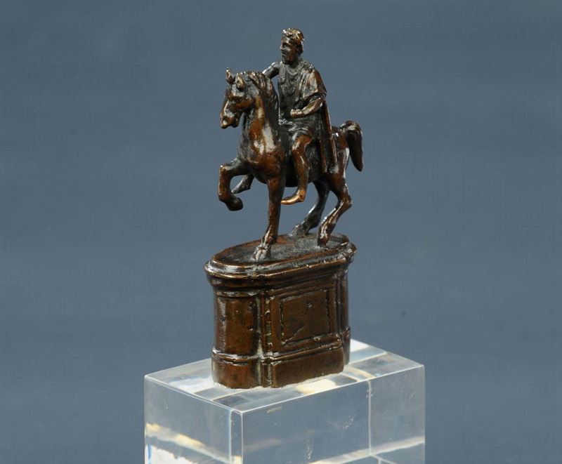 Sculturina in bronzo brunito raffigurante Marco Aurelio a cavallo, XVIII secolo  - Asta Antiquariato e Dipinti Antichi - Cambi Casa d'Aste