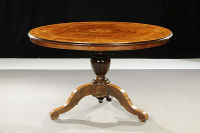 Tavolo Circolare a Vela in Stile in Legno Intarsiato, XIX Secolo