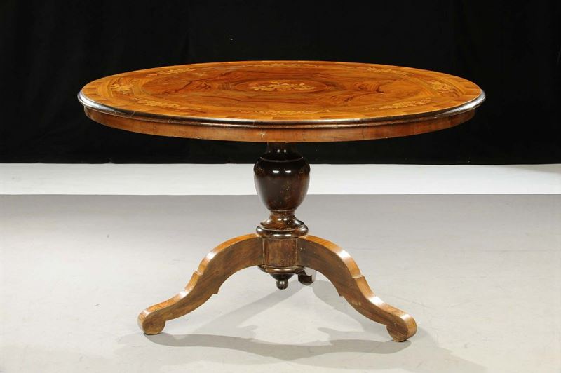 Tavolo circolare a vela in stile in legno intarsiato, XIX secolo  - Asta Asta OnLine 02-2012 - Cambi Casa d'Aste