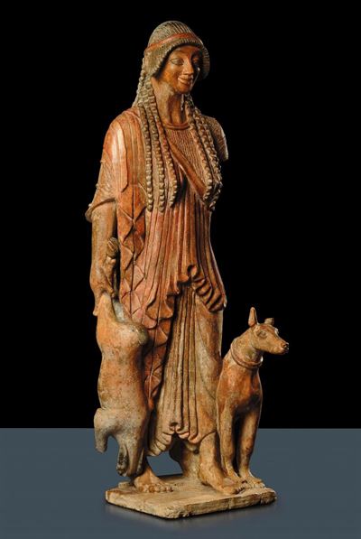 Antico Manufatto in Terracotta di Gusto Etrusco Raffigurante Diana Cacciatrice