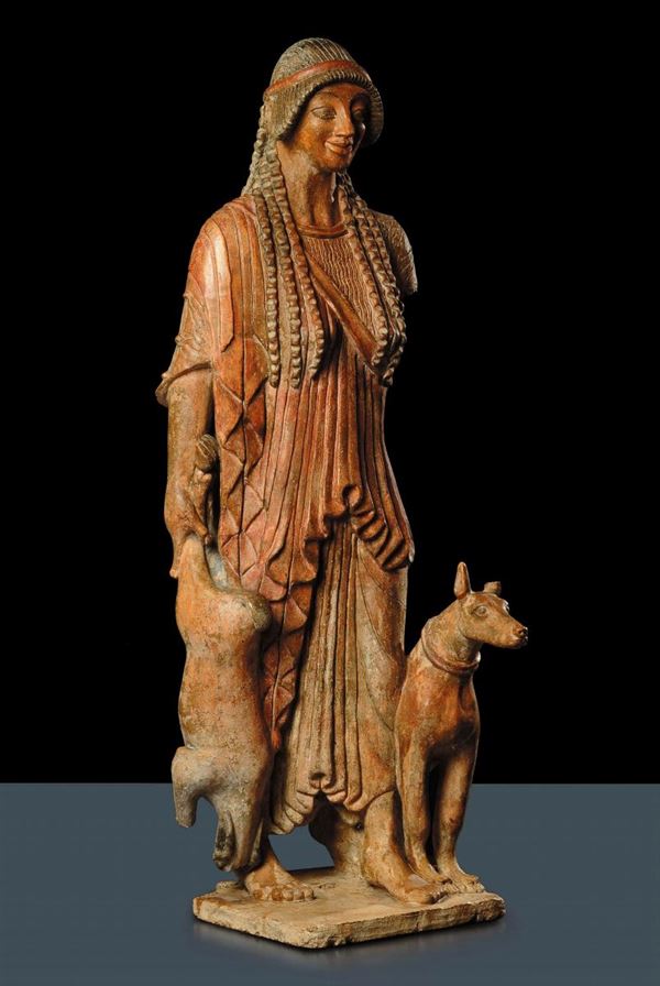 Antico manufatto in terracotta di gusto etrusco raffigurante Diana cacciatrice