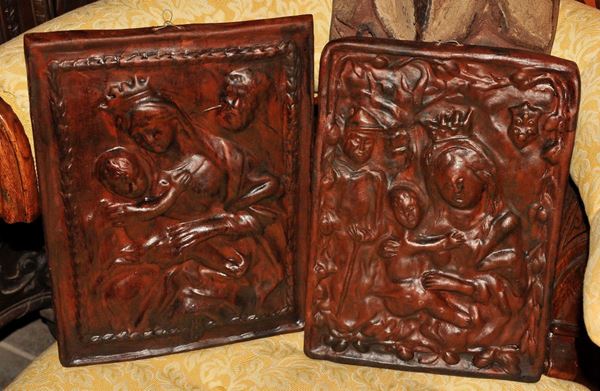 Due formelle in terracotta raffiguranti la Sacra Famiglia
