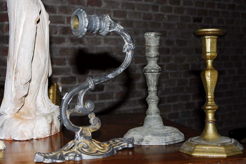 Tre portacandele in metallo, XIX secolo  - Auction OnLine Auction 02-2012 - Cambi Casa d'Aste
