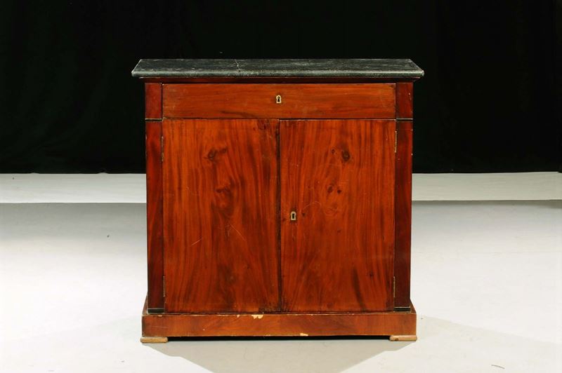 Credenzino lastronato in mogano, XIX secolo  - Asta Antiquariato e Dipinti Antichi - Cambi Casa d'Aste