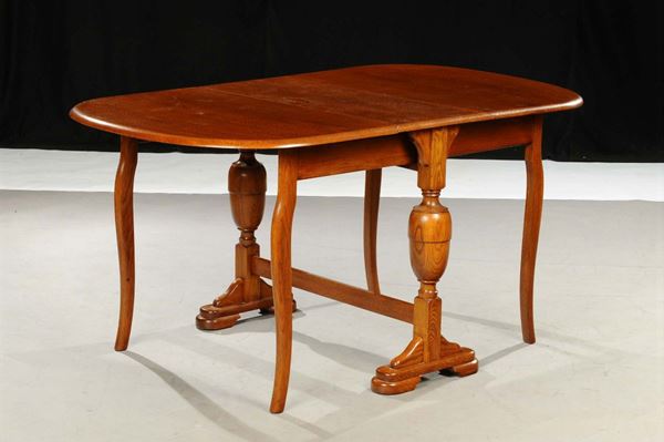 Tavolino a bandelle con gambe tornite, XX secolo