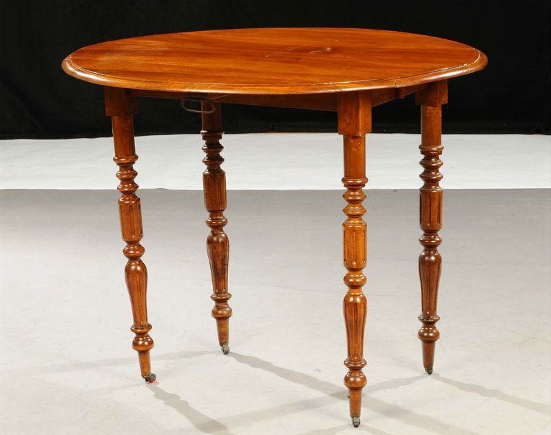 Tavolino circolare con gambe tornite, XX secolo  - Auction Antiquariato e Dipinti Antichi - Cambi Casa d'Aste