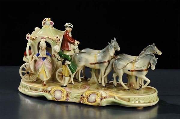 Gruppo in ceramica raffigurante carrozza con cavalli