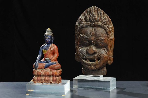 Due sculture orientali in legno