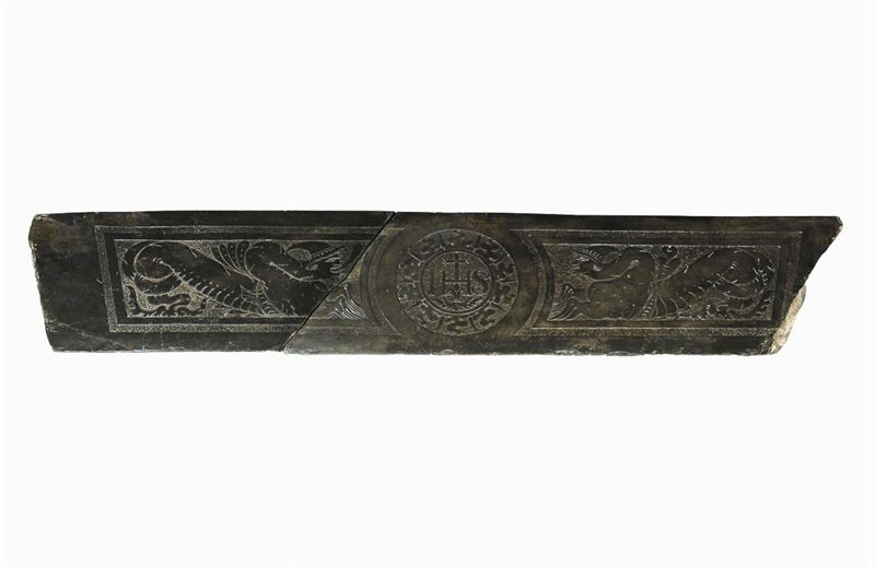 Imbotte in pietra nera di promontorio, XVI secolo  - Auction Antiquariato e Dipinti Antichi - Cambi Casa d'Aste